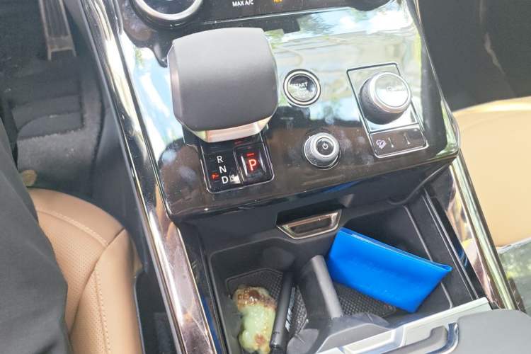 Used Land Rover Range Sport 2023 400PS Dynamic SE Gear Lever
