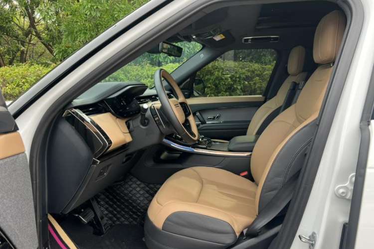 Used Land Rover Range Sport 2023 400PS Dynamic SE Interior 1