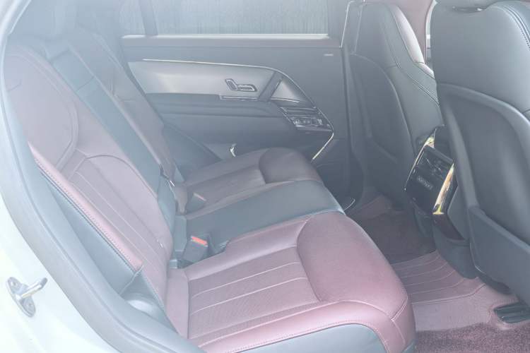 Used Land Rover Range Sport 2023 400PS Dynamic SE Interior 12