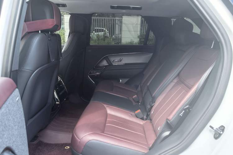 Used Land Rover Range Sport 2023 400PS Dynamic SE Interior 4