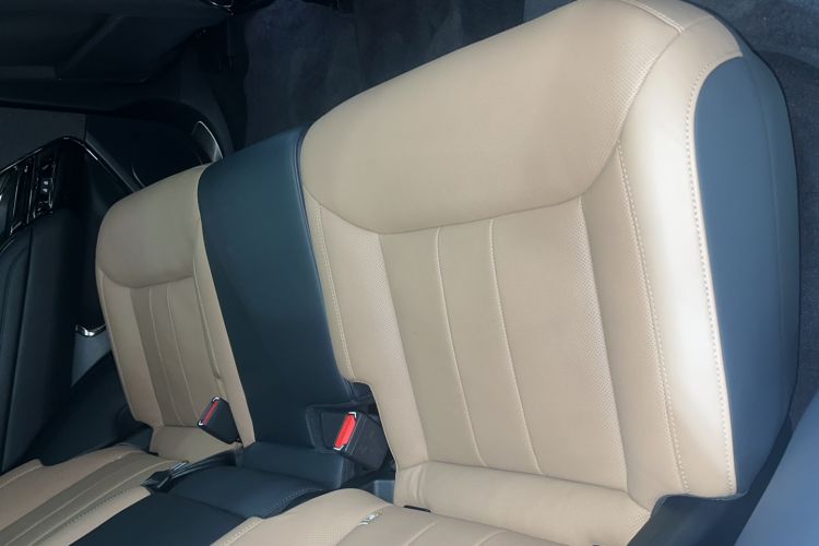 Used Land Rover Range Sport 2023 400PS Dynamic HSE Interior 8