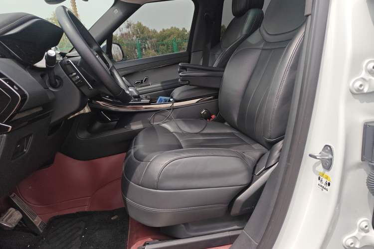 Used Land Rover Range Sport 2023 400PS Dynamic HSE Left Front Seat