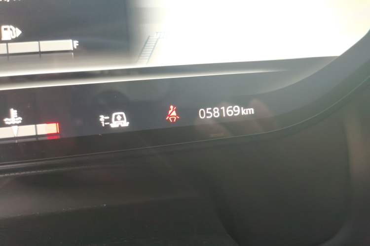 Used Land Rover Range Sport 2023 360 PS S Odometer Close Up