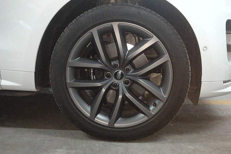 Used Land Rover Range Sport 2023 400PS Dynamic HSE Right Front Wheel Hub