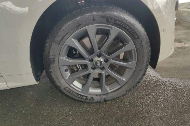 Used Land Rover Range Sport 2023 400PS Dynamic SE Right Front Wheel Hub