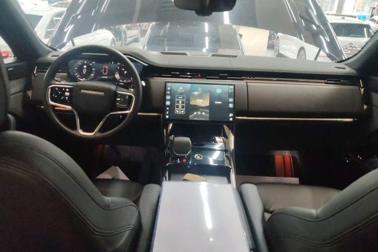 Used Land Rover Range Sport 2024 360 PS S Center Console