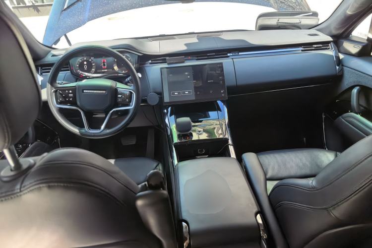 Used Land Rover Range Sport 2024 360 PS S Center Console