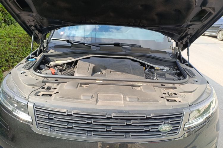 Used Land Rover Range Sport 2024 400PS Dynamic SE Engine Bay