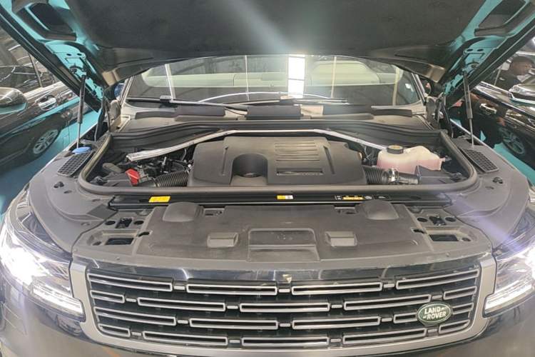 Used Land Rover Range Sport 2024 360 PS S Engine Bay