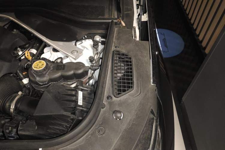 Used Land Rover Range Sport 2024 400PS Dynamic SE Engine Bay Left