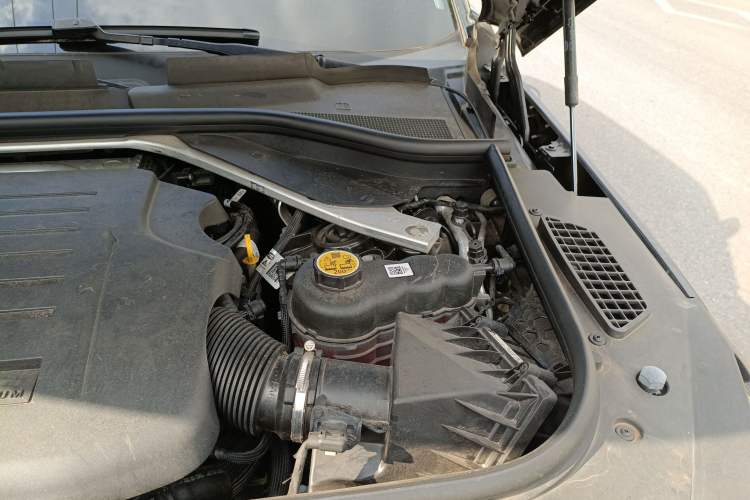 Used Land Rover Range Sport 2024 400PS Dynamic SE Engine Bay Left
