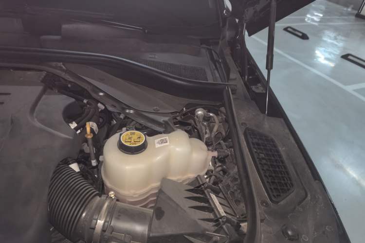 Used Land Rover Range Sport 2024 400PS Dynamic SE Engine Bay Left
