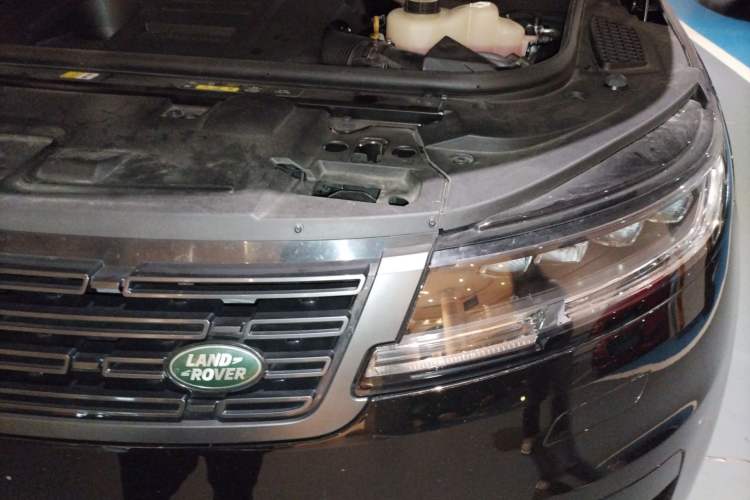 Used Land Rover Range Sport 2024 400PS Dynamic SE Engine Bay Left