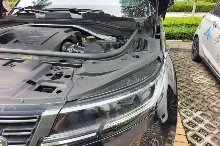 Used Land Rover Range Sport 2024 400PS Dynamic SE Engine Bay Left