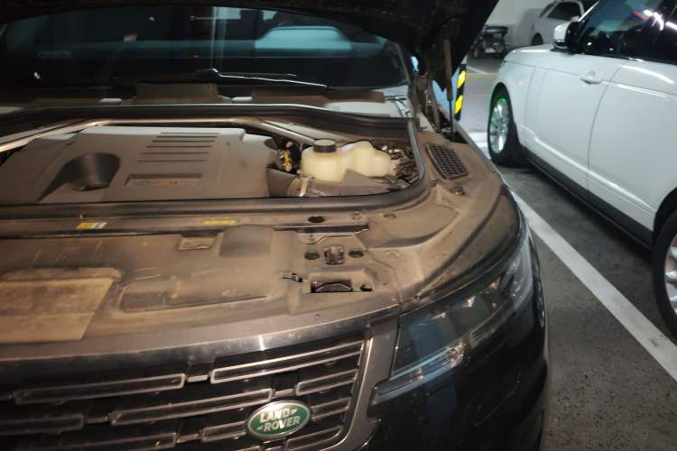 Used Land Rover Range Sport 2024 400PS Dynamic SE Engine Bay Left