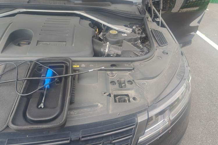Used Land Rover Range Sport 2024 400PS Dynamic SE Engine Bay Left