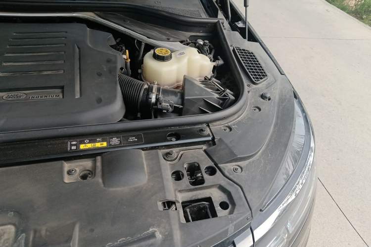 Used Land Rover Range Sport 2024 400PS Dynamic SE Engine Bay Left