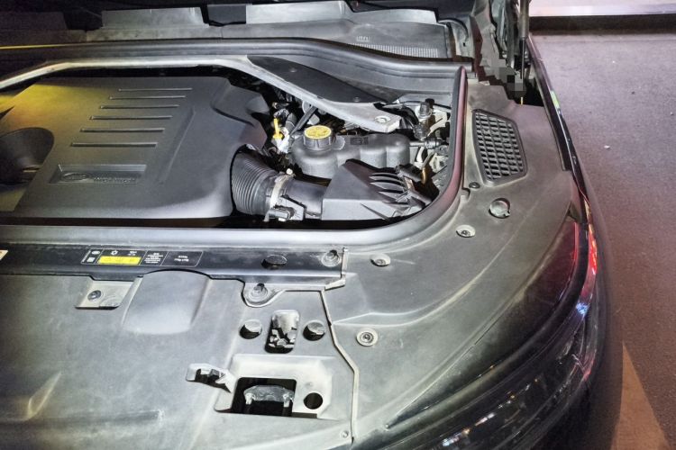 Used Land Rover Range Sport 2024 400PS Dynamic SE Engine Bay Left