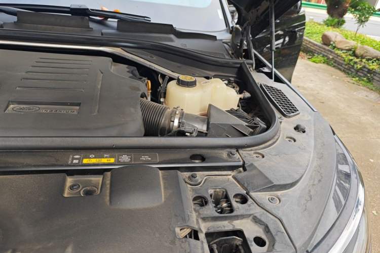 Used Land Rover Range Sport 2024 400PS Dynamic SE Engine Bay Left