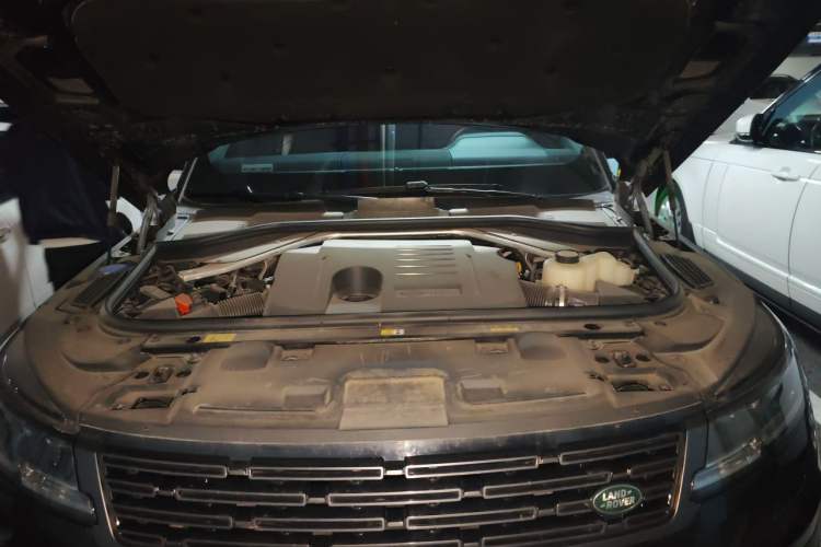 Used Land Rover Range Sport 2024 400PS Dynamic SE Engine Bay