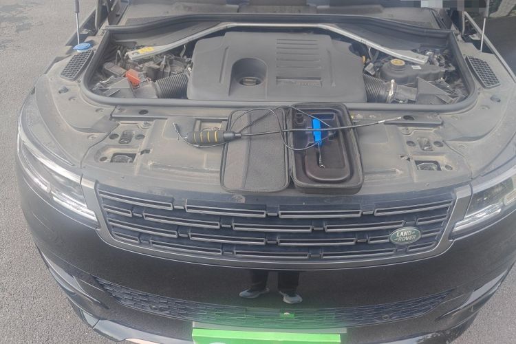 Used Land Rover Range Sport 2024 400PS Dynamic SE Engine Bay