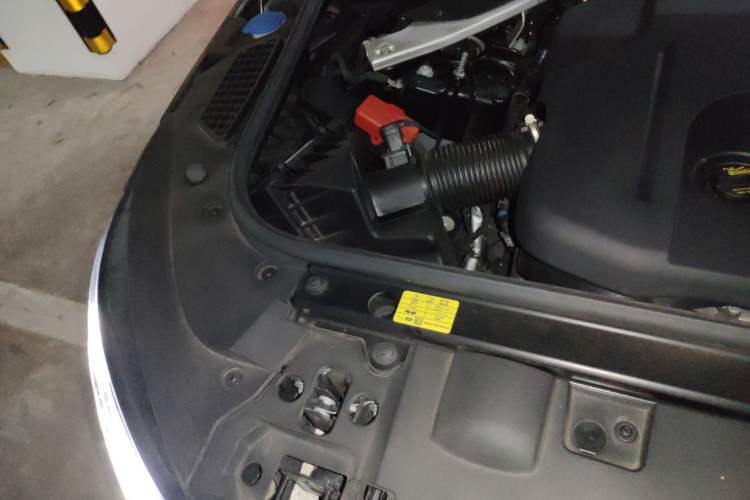 Used Land Rover Range Sport 2024 400PS Dynamic SE Engine Bay Right
