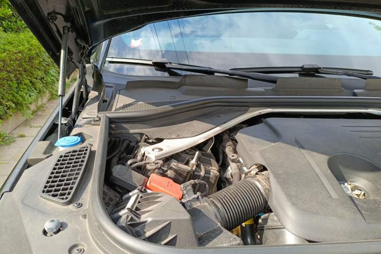 Used Land Rover Range Sport 2024 400PS Dynamic SE Engine Bay Right