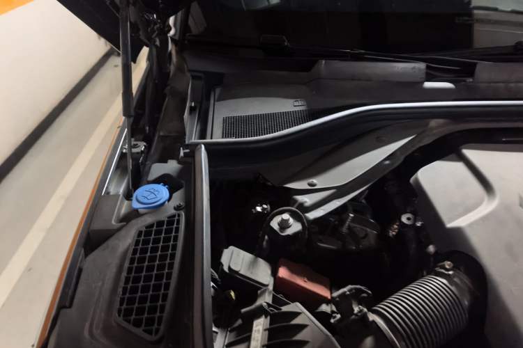 Used Land Rover Range Sport 2024 400PS Dynamic SE Engine Bay Right