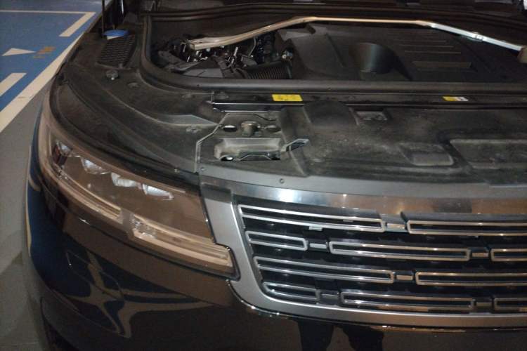 Used Land Rover Range Sport 2024 400PS Dynamic SE Engine Bay Right