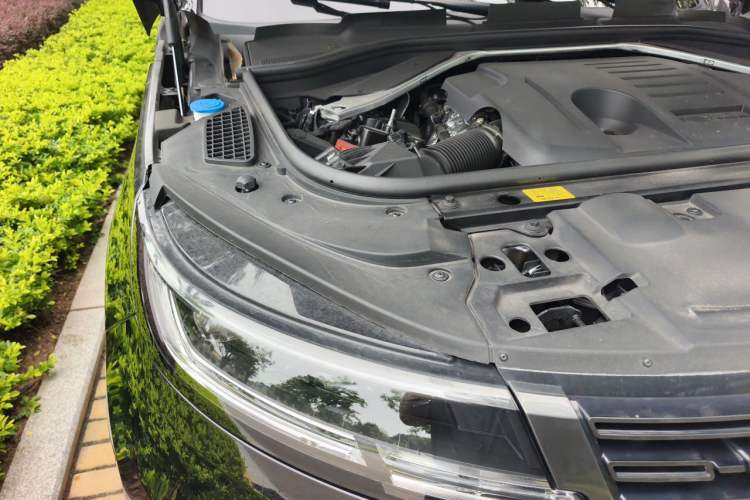 Used Land Rover Range Sport 2024 400PS Dynamic SE Engine Bay Right