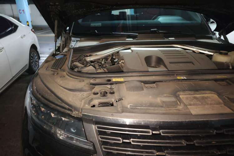 Used Land Rover Range Sport 2024 400PS Dynamic SE Engine Bay Right