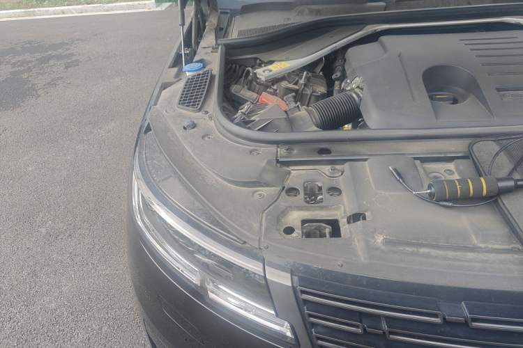 Used Land Rover Range Sport 2024 400PS Dynamic SE Engine Bay Right