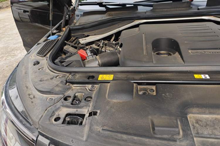 Used Land Rover Range Sport 2024 400PS Dynamic SE Engine Bay Right