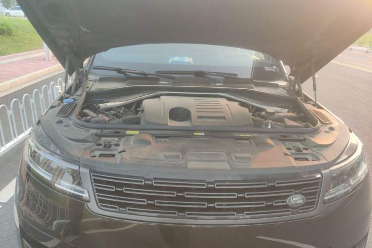 Used Land Rover Range Sport 2024 400PS Dynamic HSE Engine Bay