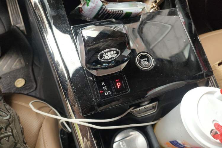 Used Land Rover Range Sport 2024 400PS Dynamic SE Gear Lever