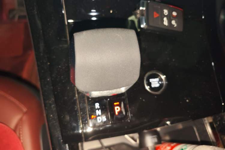 Used Land Rover Range Sport 2024 400PS Dynamic SE Gear Lever