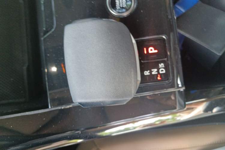 Used Land Rover Range Sport 2024 400PS Dynamic SE Gear Lever