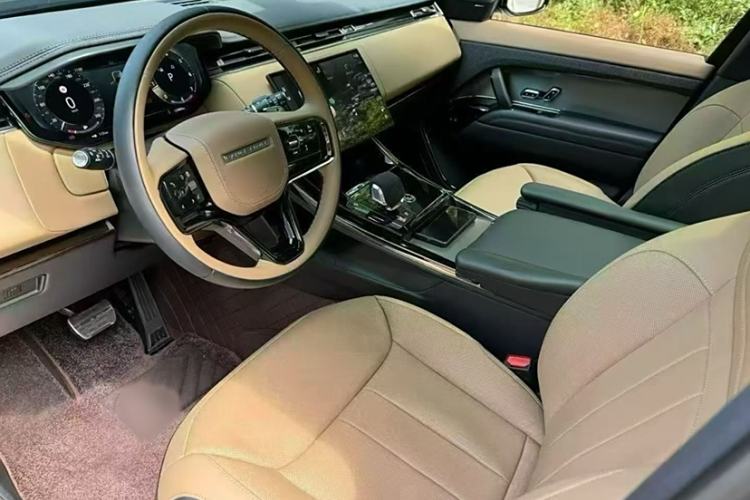 Used Land Rover Range Sport 2024 400PS Dynamic SE Interior 2