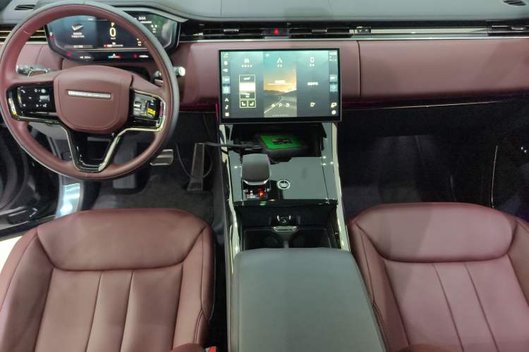 Used Land Rover Range Sport 2024 400PS Dynamic SE Interior 2