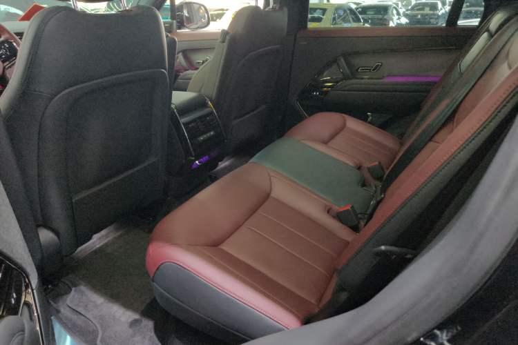 Used Land Rover Range Sport 2024 400PS Dynamic SE Interior 4