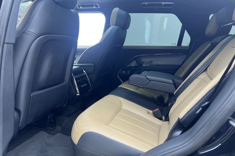 Used Land Rover Range Sport 2024 400PS Dynamic SE Interior 7