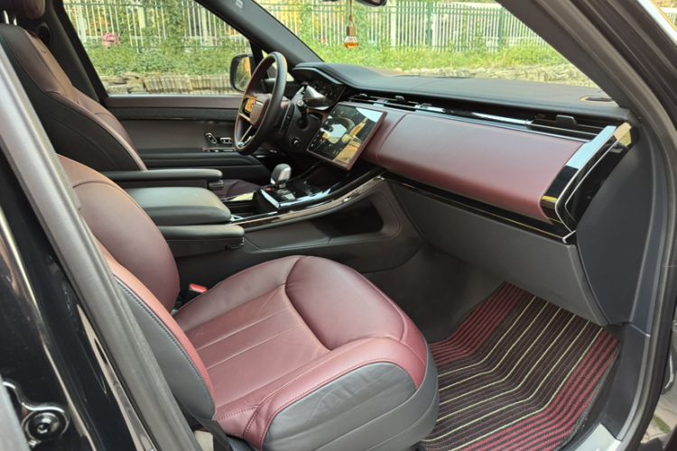 Used Land Rover Range Sport 2024 400PS Dynamic HSE Interior 9