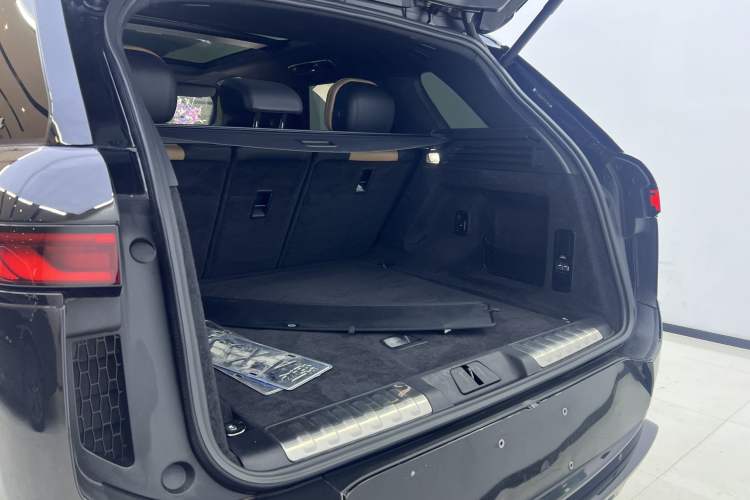 Used Land Rover Range Sport 2024 400PS Dynamic SE Interior 9