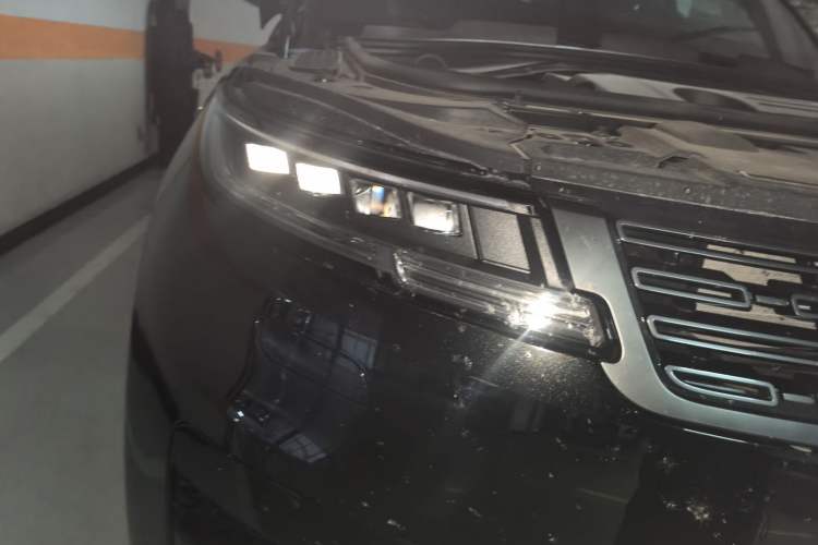 Used Land Rover Range Sport 2024 400PS Dynamic SE Right Front Headlight