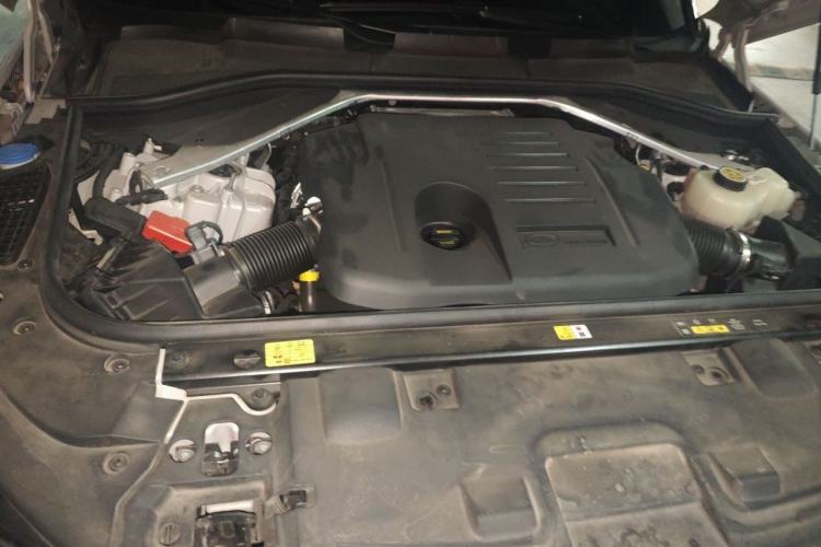Used Land Rover Range Sport 2024 400PS Dynamic SE Engine Bay