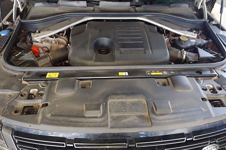 Used Land Rover Range Sport 2024 400PS Dynamic SE Engine Bay