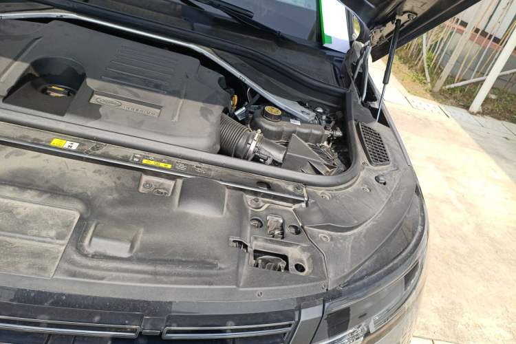 Used Land Rover Range Sport 2024 400PS Dynamic SE Engine Bay Left