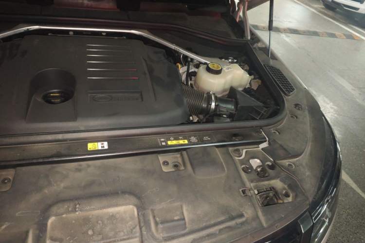 Used Land Rover Range Sport 2024 400PS Dynamic SE Engine Bay Left