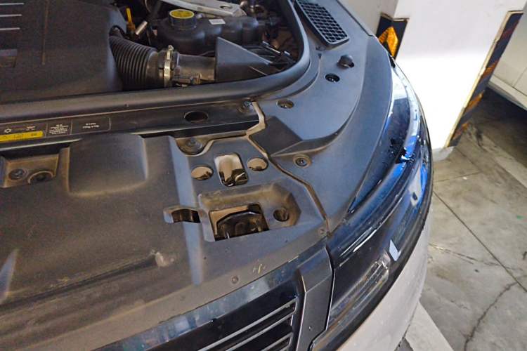 Used Land Rover Range Sport 2024 400PS Dynamic SE Engine Bay Left