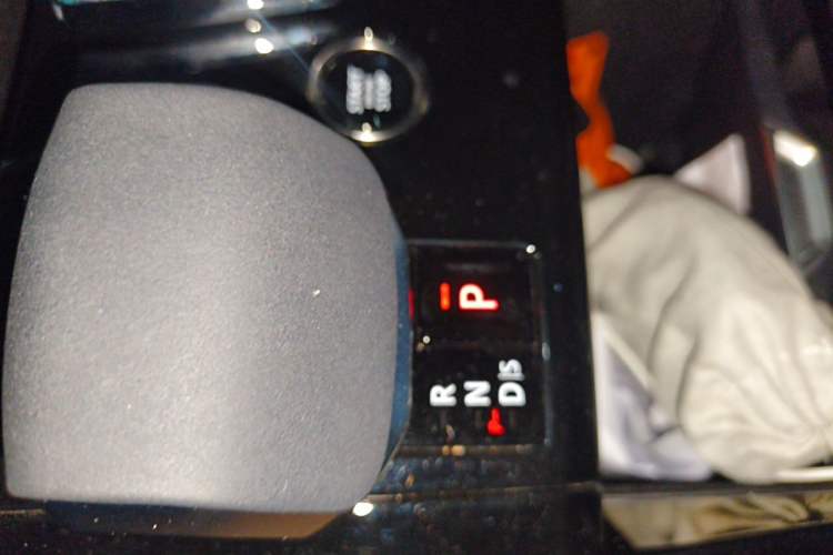 Used Land Rover Range Sport 2024 400PS Dynamic SE Gear Lever